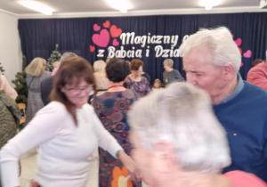 „Dla Dziadka i Babci prześlę dziś buziaczki, słodkie czekoladki…” - grupa X