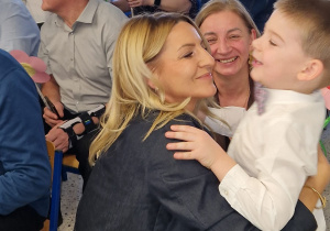 „Dla Dziadka i Babci prześlę dziś buziaczki, słodkie czekoladki…” - grupa X