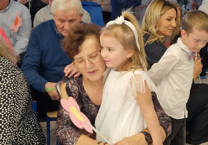 „Dla Dziadka i Babci prześlę dziś buziaczki, słodkie czekoladki…” - grupa X