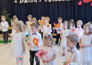 „Dla Dziadka i Babci prześlę dziś buziaczki, słodkie czekoladki…” - grupa X