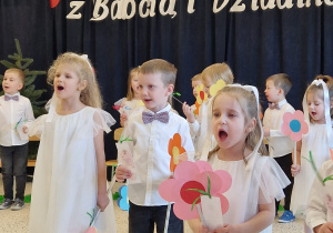 „Dla Dziadka i Babci prześlę dziś buziaczki, słodkie czekoladki…” - grupa X