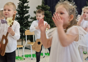 „Dla Dziadka i Babci prześlę dziś buziaczki, słodkie czekoladki…” - grupa X