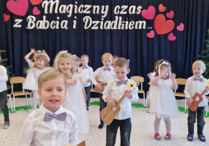 „Dla Dziadka i Babci prześlę dziś buziaczki, słodkie czekoladki…” - grupa X