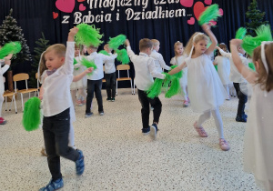 „Dla Dziadka i Babci prześlę dziś buziaczki, słodkie czekoladki…” - grupa X