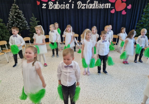 „Dla Dziadka i Babci prześlę dziś buziaczki, słodkie czekoladki…” - grupa X