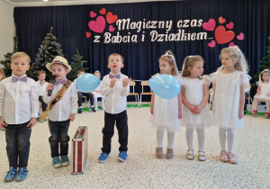 „Dla Dziadka i Babci prześlę dziś buziaczki, słodkie czekoladki…” - grupa X