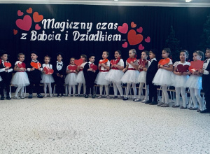 „Wzruszające Spotkanie Pokoleń: Dzień Babci i Dziadka w Grupie IV”