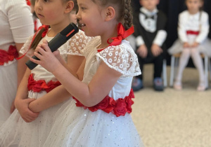 „Wzruszające Spotkanie Pokoleń: Dzień Babci i Dziadka w Grupie IV”