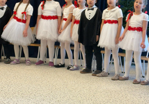 „Wzruszające Spotkanie Pokoleń: Dzień Babci i Dziadka w Grupie IV”