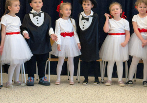 „Wzruszające Spotkanie Pokoleń: Dzień Babci i Dziadka w Grupie IV”