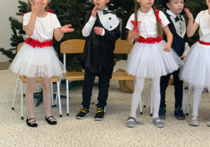 „Wzruszające Spotkanie Pokoleń: Dzień Babci i Dziadka w Grupie IV”