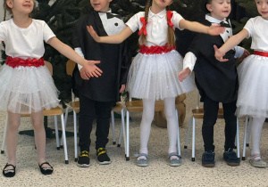 „Wzruszające Spotkanie Pokoleń: Dzień Babci i Dziadka w Grupie IV”