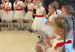 „Wzruszające Spotkanie Pokoleń: Dzień Babci i Dziadka w Grupie IV”