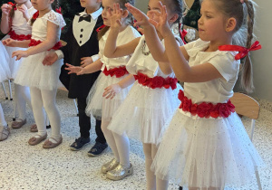 „Wzruszające Spotkanie Pokoleń: Dzień Babci i Dziadka w Grupie IV”