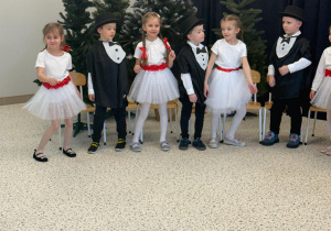 „Wzruszające Spotkanie Pokoleń: Dzień Babci i Dziadka w Grupie IV”