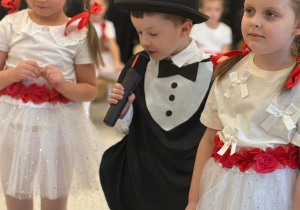 „Wzruszające Spotkanie Pokoleń: Dzień Babci i Dziadka w Grupie IV”