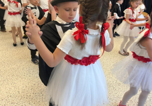 „Wzruszające Spotkanie Pokoleń: Dzień Babci i Dziadka w Grupie IV”