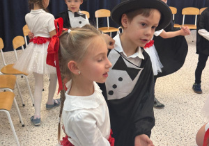 „Wzruszające Spotkanie Pokoleń: Dzień Babci i Dziadka w Grupie IV”