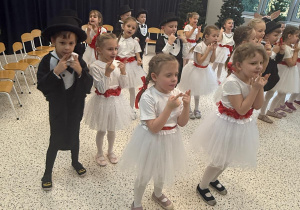 „Wzruszające Spotkanie Pokoleń: Dzień Babci i Dziadka w Grupie IV”