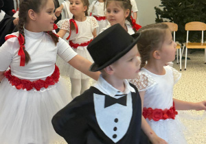 „Wzruszające Spotkanie Pokoleń: Dzień Babci i Dziadka w Grupie IV”