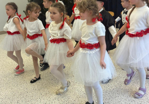 „Wzruszające Spotkanie Pokoleń: Dzień Babci i Dziadka w Grupie IV”