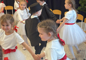 „Wzruszające Spotkanie Pokoleń: Dzień Babci i Dziadka w Grupie IV”