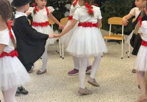 „Wzruszające Spotkanie Pokoleń: Dzień Babci i Dziadka w Grupie IV”