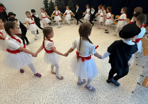 „Wzruszające Spotkanie Pokoleń: Dzień Babci i Dziadka w Grupie IV”