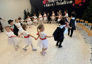 „Wzruszające Spotkanie Pokoleń: Dzień Babci i Dziadka w Grupie IV”