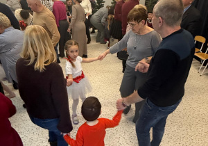 „Wzruszające Spotkanie Pokoleń: Dzień Babci i Dziadka w Grupie IV”