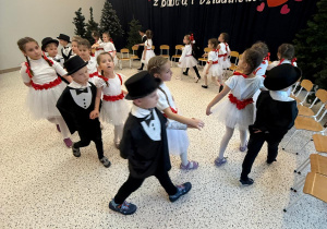 „Wzruszające Spotkanie Pokoleń: Dzień Babci i Dziadka w Grupie IV”