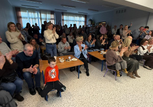 „Wzruszające Spotkanie Pokoleń: Dzień Babci i Dziadka w Grupie IV”