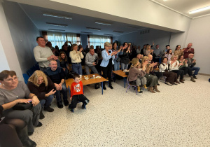 „Wzruszające Spotkanie Pokoleń: Dzień Babci i Dziadka w Grupie IV”