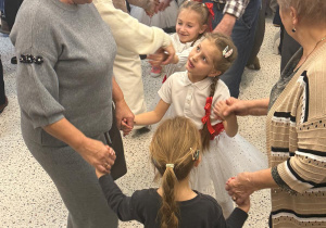 „Wzruszające Spotkanie Pokoleń: Dzień Babci i Dziadka w Grupie IV”