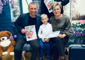 „Wspomnienia, które łączą pokolenia...”- Dzień Babci i Dziadka w grupie VI