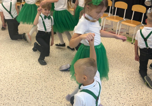 „Wspomnienia, które łączą pokolenia...”- Dzień Babci i Dziadka w grupie VI