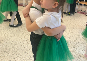 „Wspomnienia, które łączą pokolenia...”- Dzień Babci i Dziadka w grupie VI