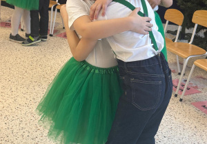 „Wspomnienia, które łączą pokolenia...”- Dzień Babci i Dziadka w grupie VI