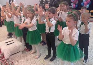 „Wspomnienia, które łączą pokolenia...”- Dzień Babci i Dziadka w grupie VI