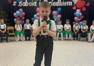 „Wspomnienia, które łączą pokolenia...”- Dzień Babci i Dziadka w grupie VI