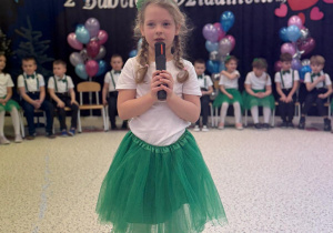 „Wspomnienia, które łączą pokolenia...”- Dzień Babci i Dziadka w grupie VI