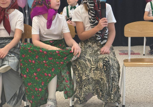 „Wspomnienia, które łączą pokolenia...”- Dzień Babci i Dziadka w grupie VI