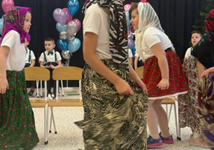 „Wspomnienia, które łączą pokolenia...”- Dzień Babci i Dziadka w grupie VI