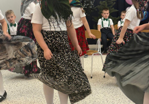 „Wspomnienia, które łączą pokolenia...”- Dzień Babci i Dziadka w grupie VI