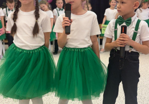 „Wspomnienia, które łączą pokolenia...”- Dzień Babci i Dziadka w grupie VI