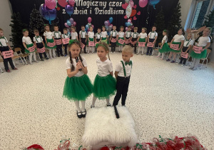 „Wspomnienia, które łączą pokolenia...”- Dzień Babci i Dziadka w grupie VI