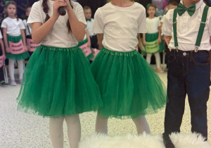 „Wspomnienia, które łączą pokolenia...”- Dzień Babci i Dziadka w grupie VI