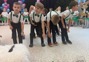 „Wspomnienia, które łączą pokolenia...”- Dzień Babci i Dziadka w grupie VI