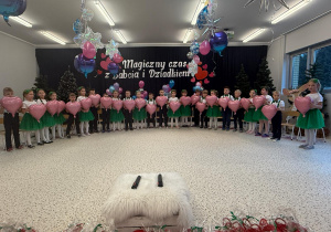 „Wspomnienia, które łączą pokolenia...”- Dzień Babci i Dziadka w grupie VI