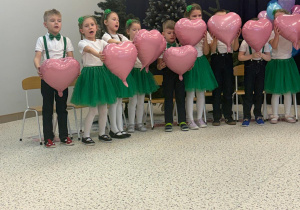 „Wspomnienia, które łączą pokolenia...”- Dzień Babci i Dziadka w grupie VI